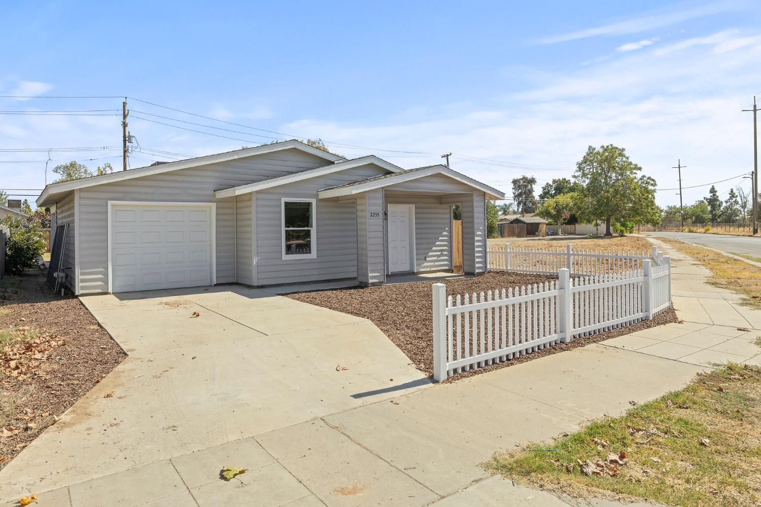 2255 S Rose Ave, Fresno, CA 93706