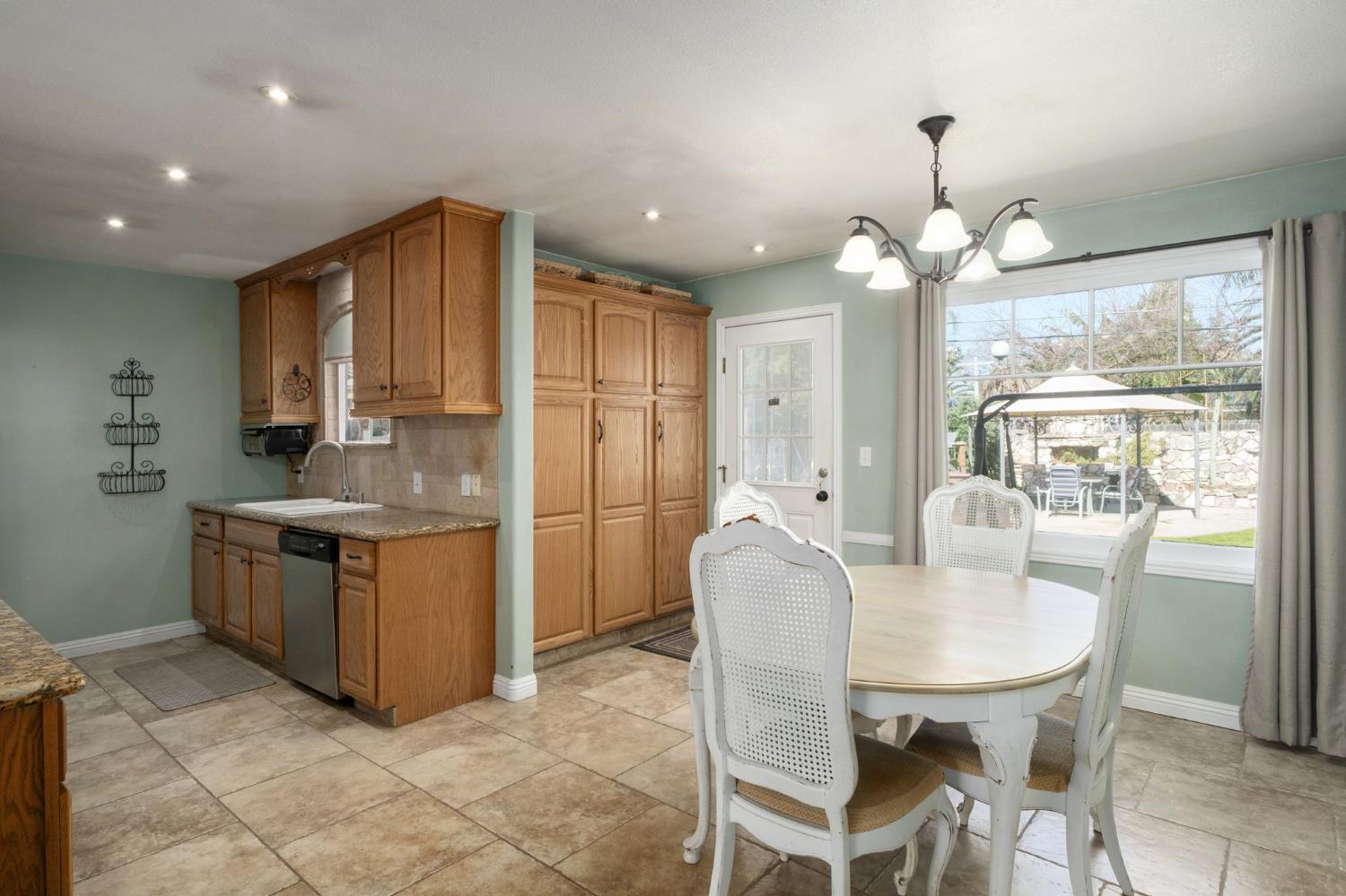 5443 E Saginaw Way, Fresno, CA 93727