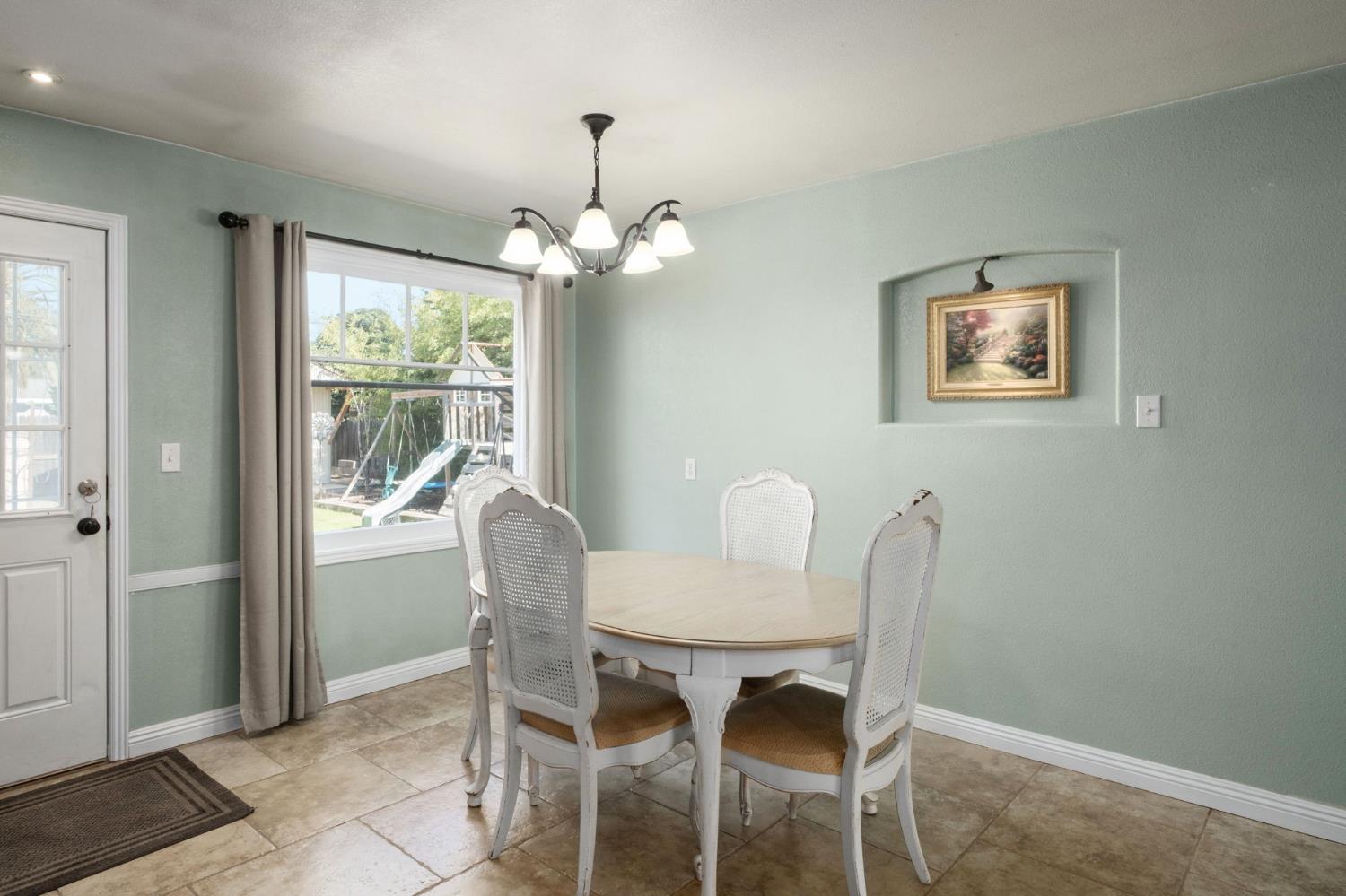 5443 E Saginaw Way, Fresno, CA 93727