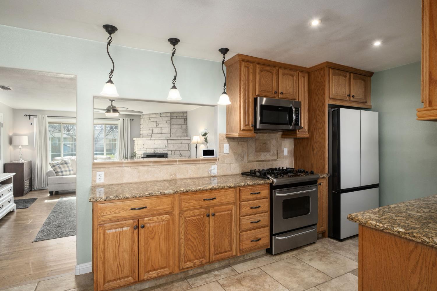 5443 E Saginaw Way, Fresno, CA 93727