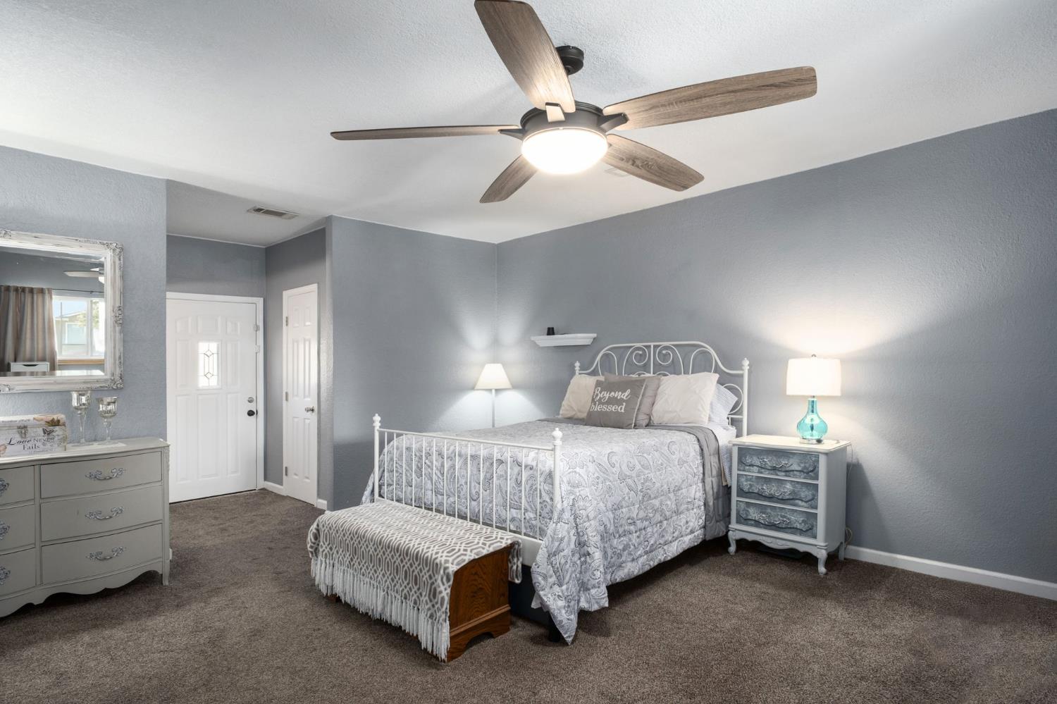 5443 E Saginaw Way, Fresno, CA 93727