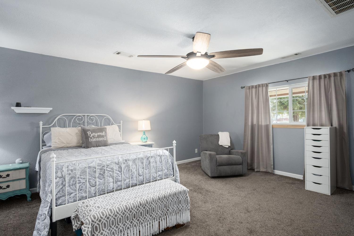 5443 E Saginaw Way, Fresno, CA 93727