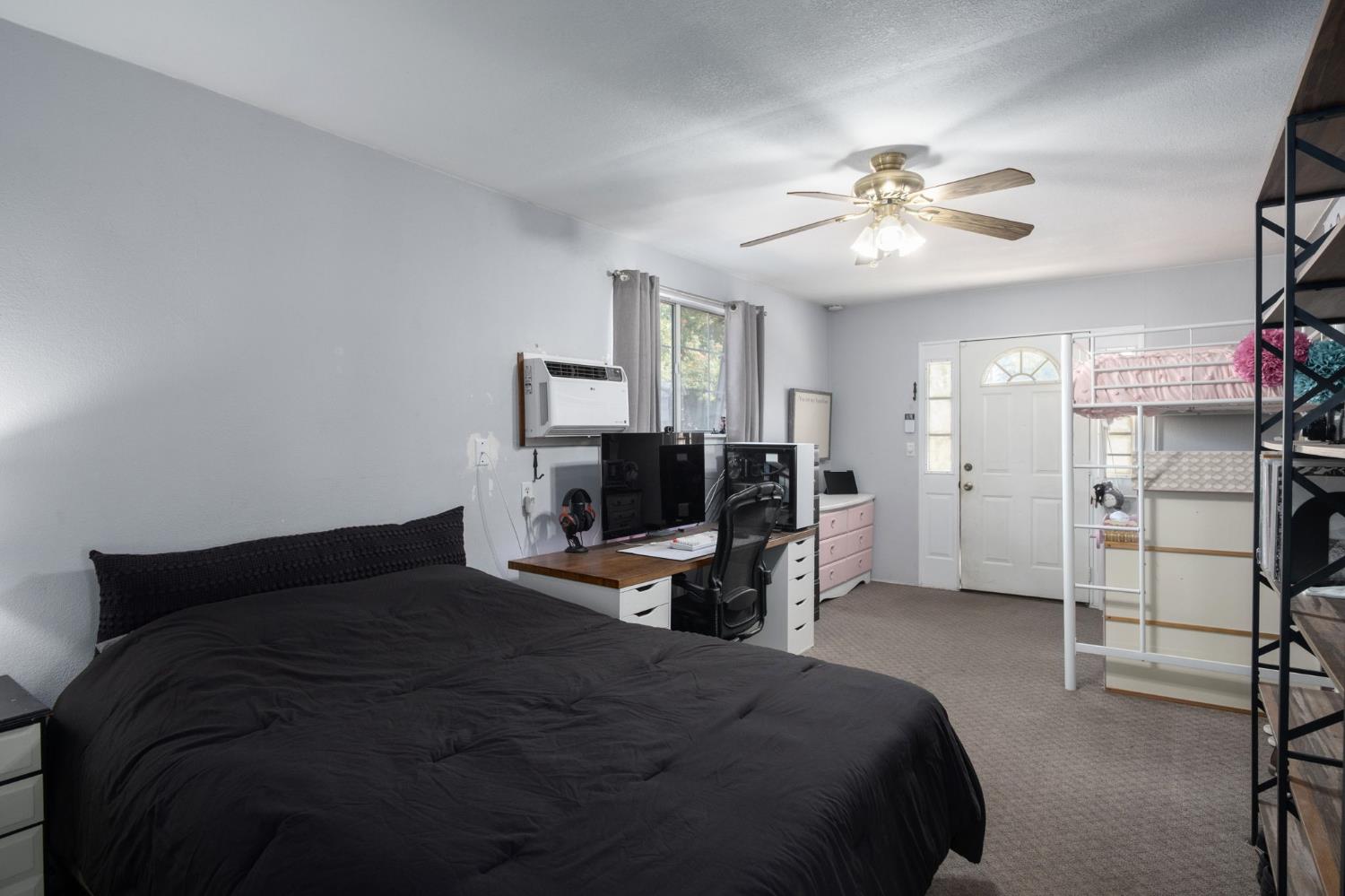 5443 E Saginaw Way, Fresno, CA 93727