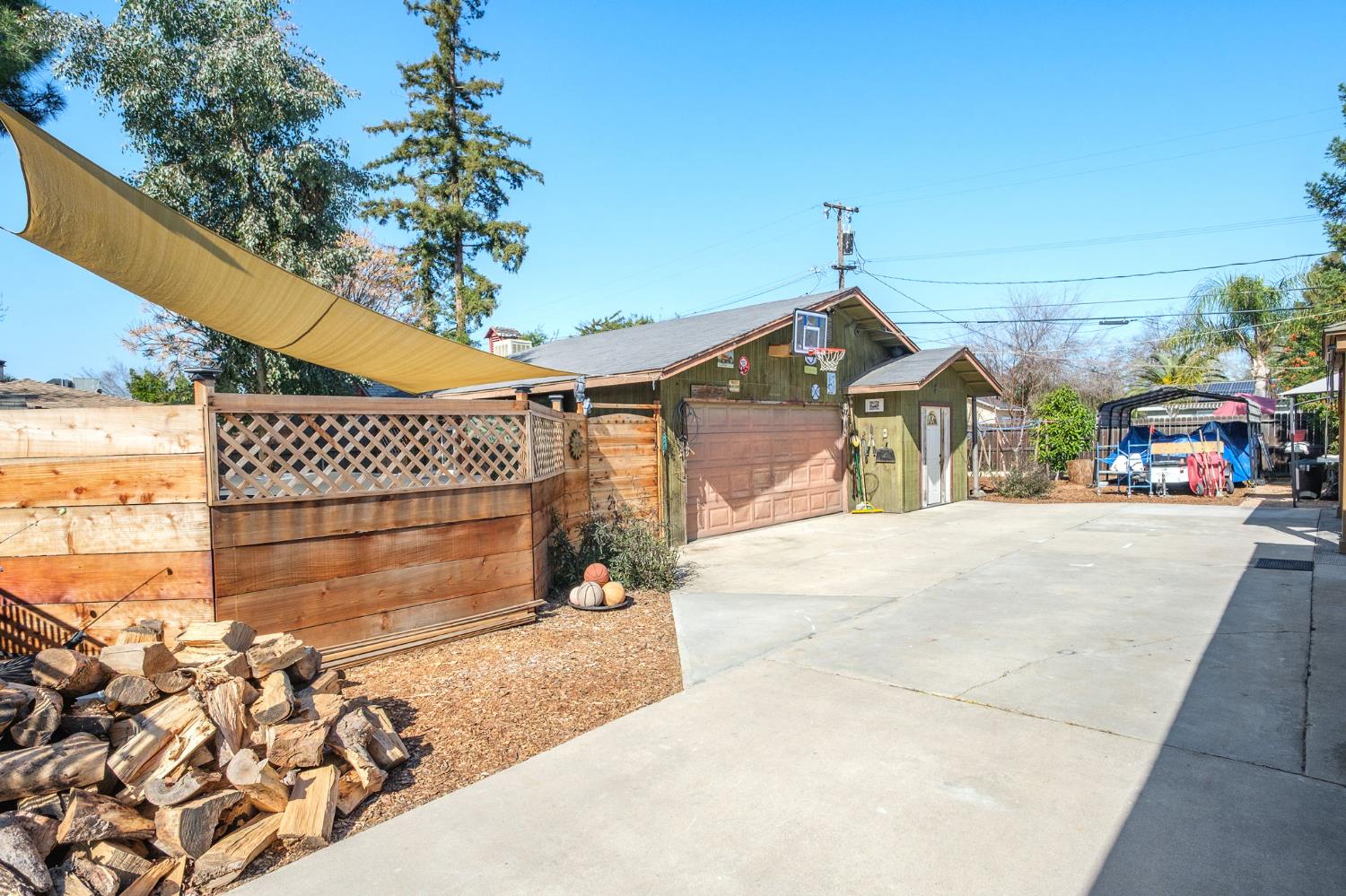 5443 E Saginaw Way, Fresno, CA 93727