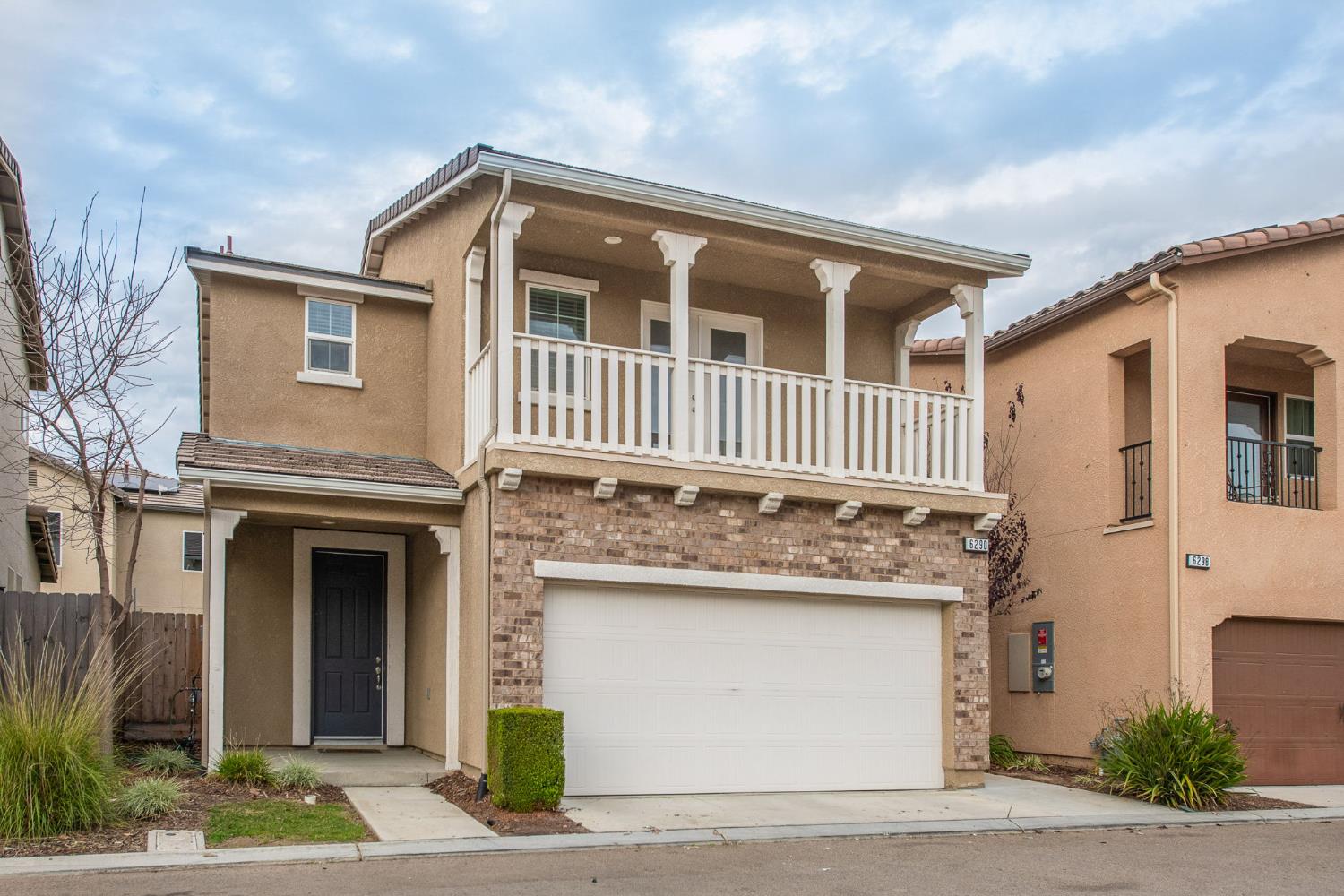 6290 E Creek View Ln, Fresno, CA 93727