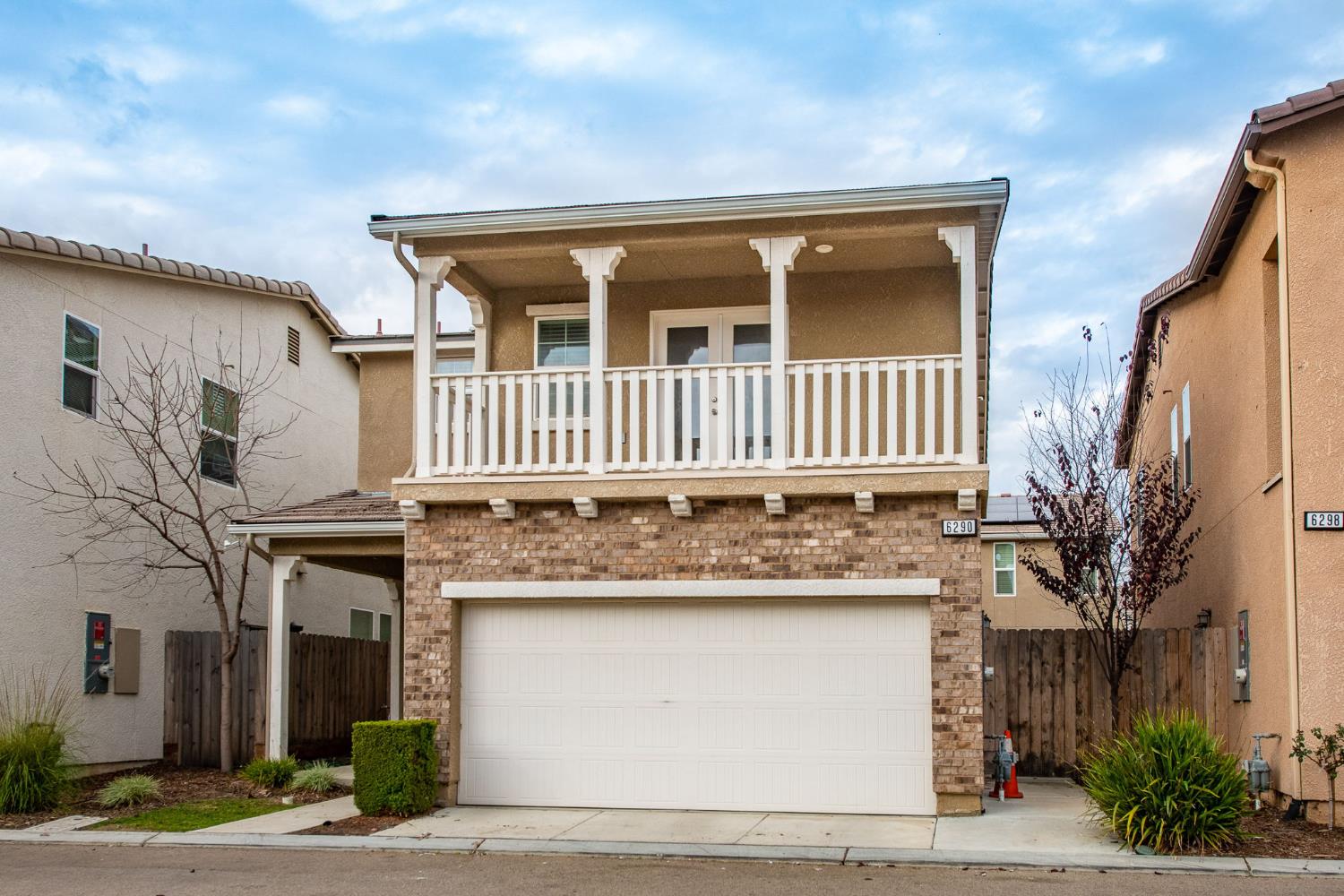 6290 E Creek View Ln, Fresno, CA 93727