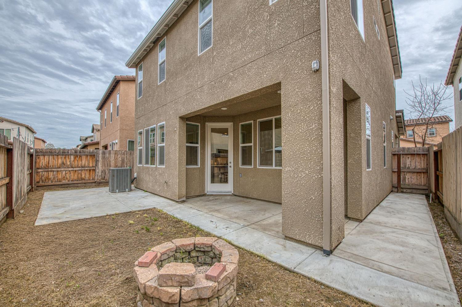 6290 E Creek View Ln, Fresno, CA 93727