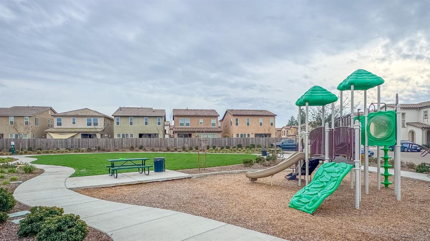 6290 E Creek View Ln, Fresno, CA 93727