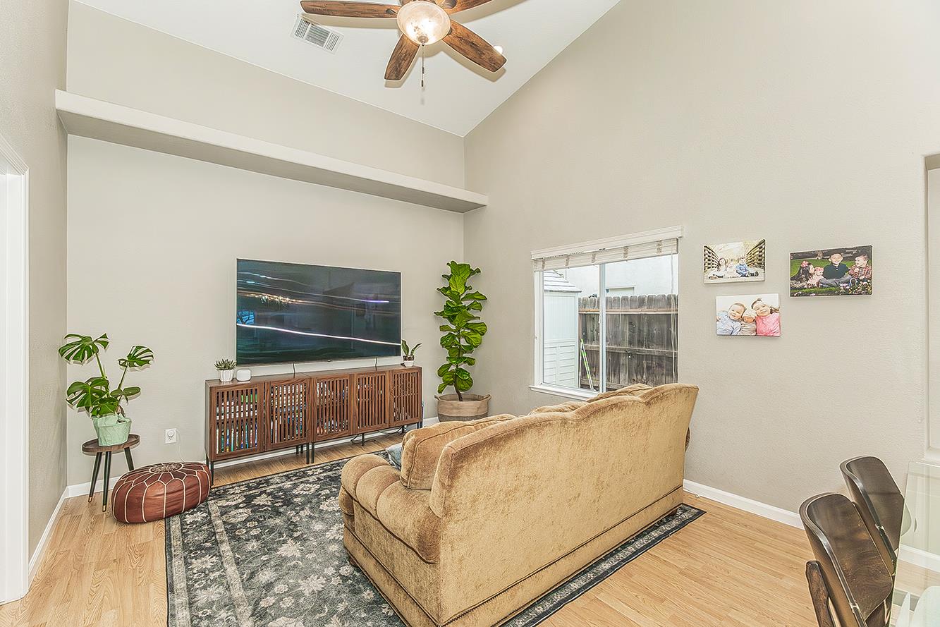 2646 E Lester Ave, Fresno, CA 93720