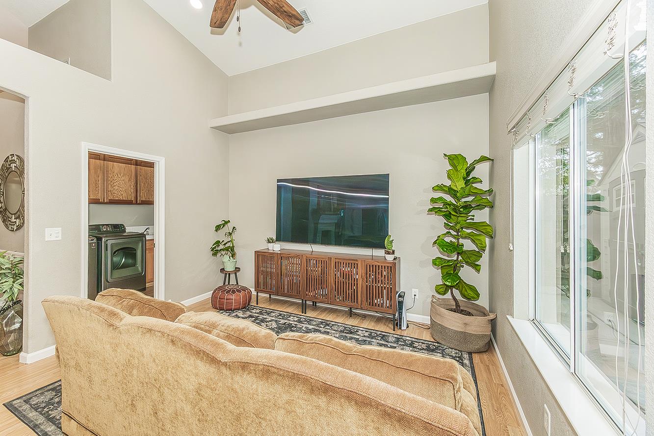 2646 E Lester Ave, Fresno, CA 93720