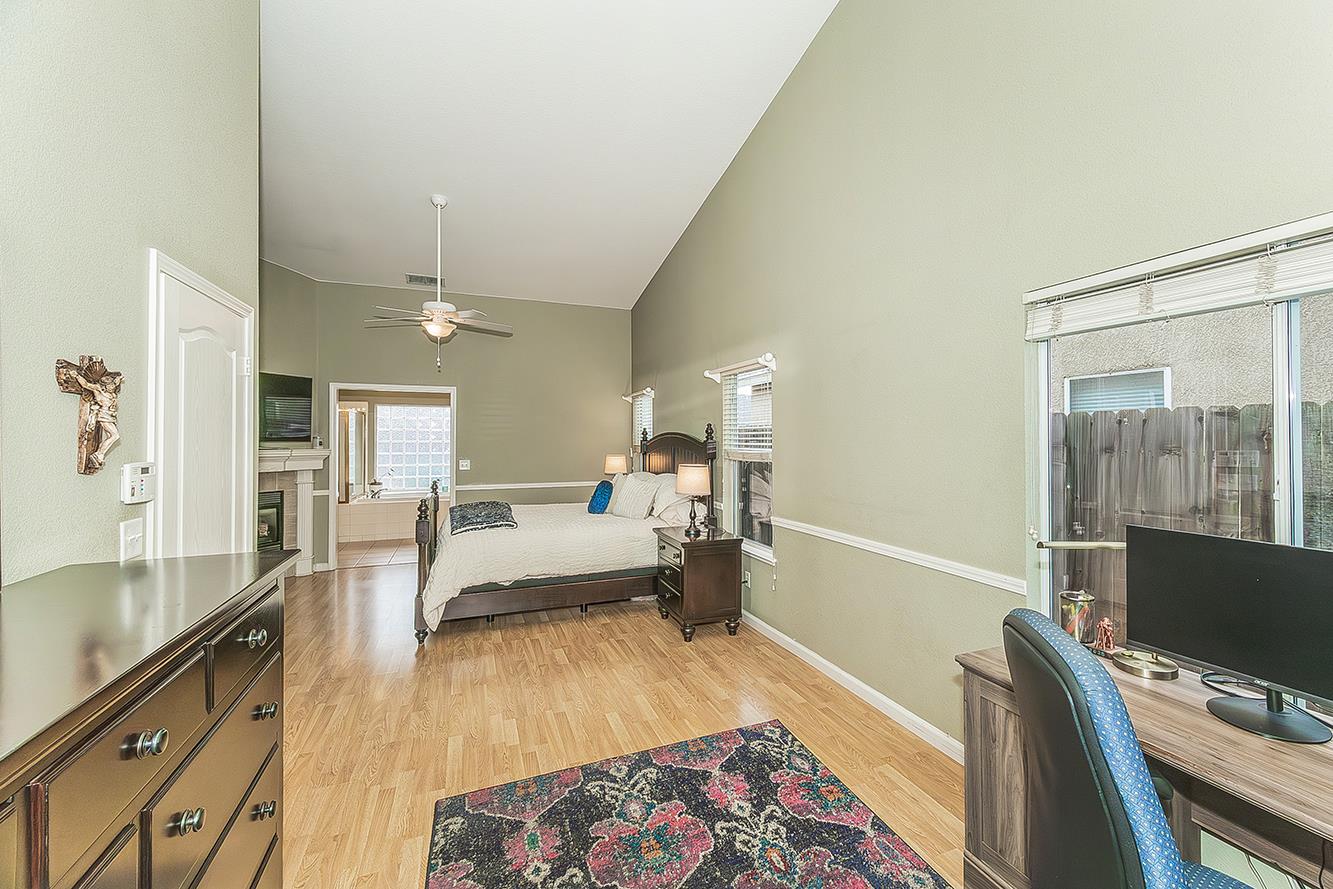 2646 E Lester Ave, Fresno, CA 93720