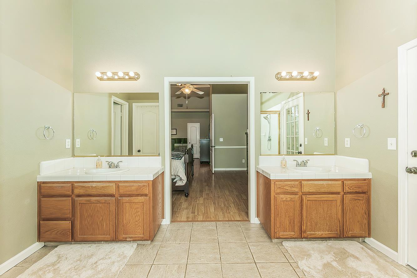 2646 E Lester Ave, Fresno, CA 93720