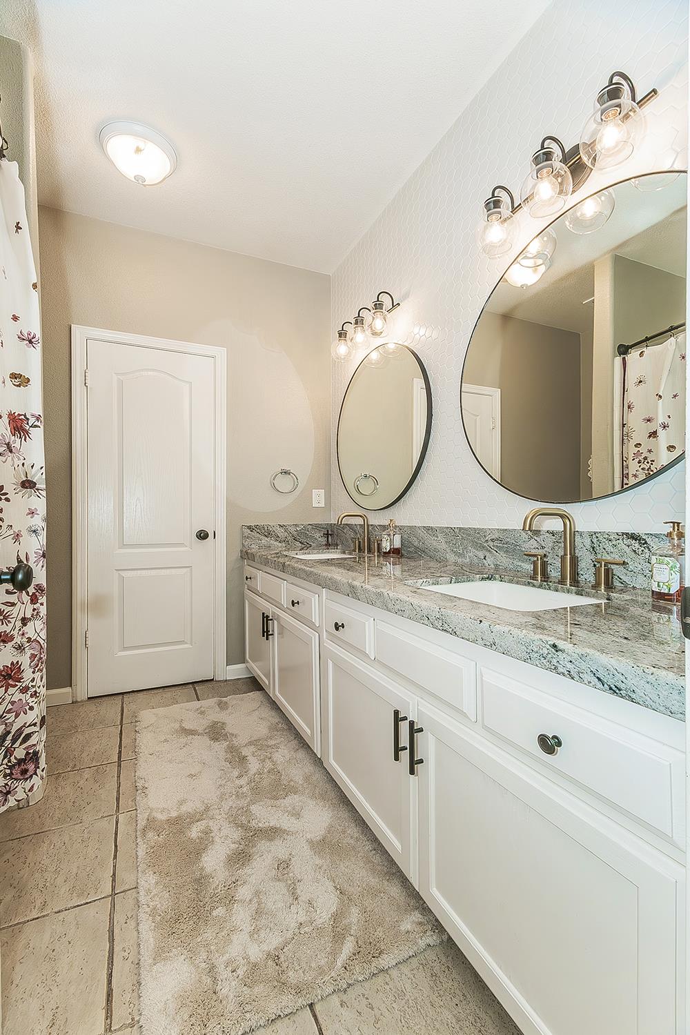 2646 E Lester Ave, Fresno, CA 93720