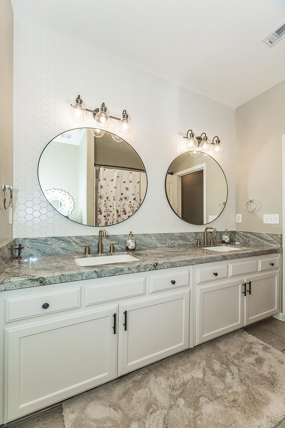 2646 E Lester Ave, Fresno, CA 93720