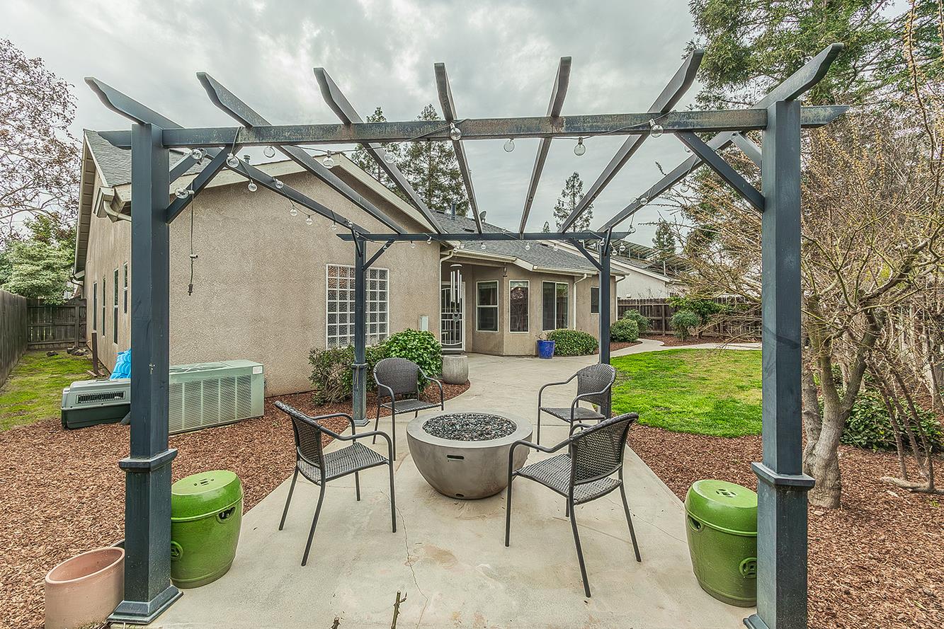 2646 E Lester Ave, Fresno, CA 93720