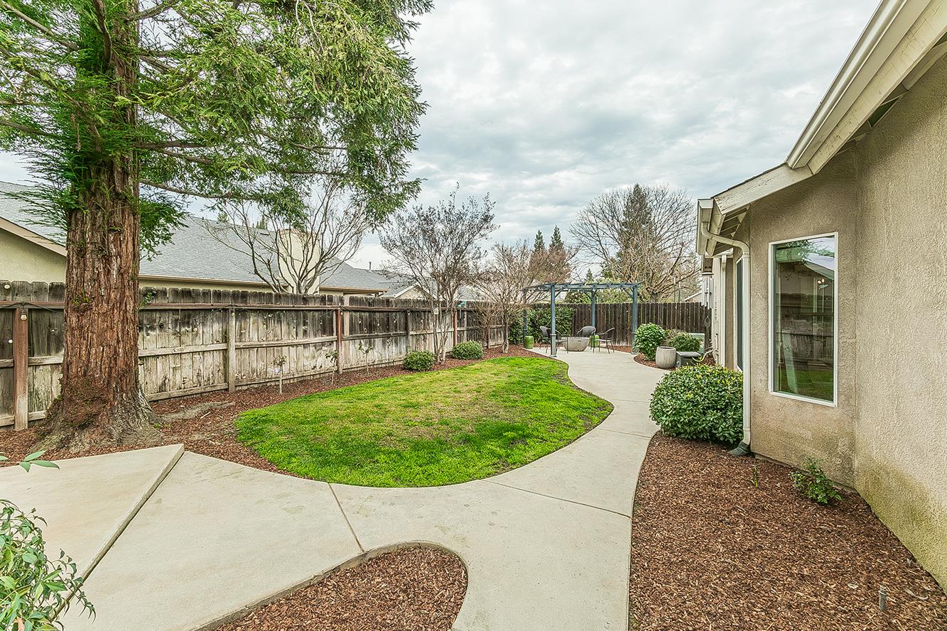 2646 E Lester Ave, Fresno, CA 93720