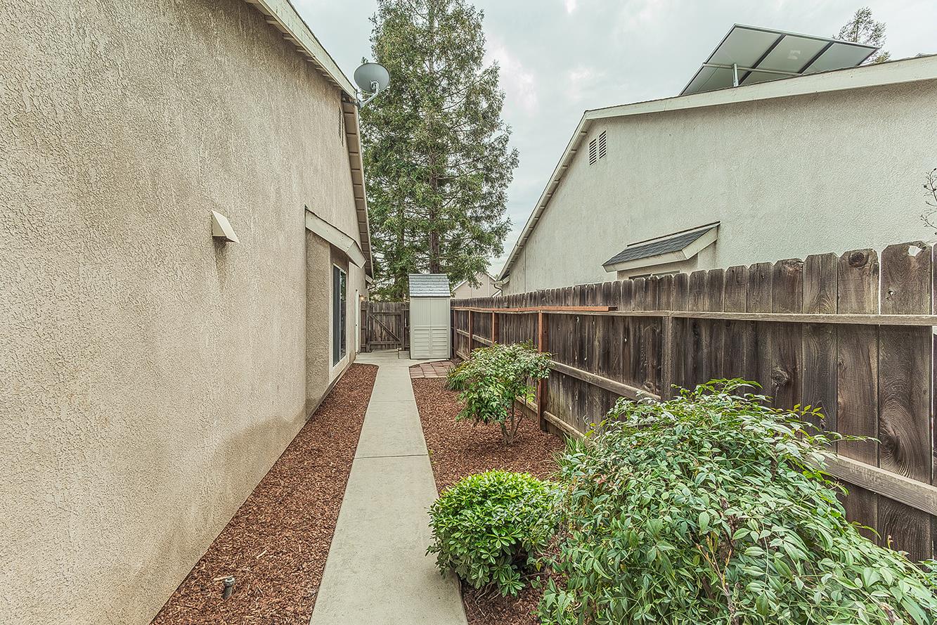 2646 E Lester Ave, Fresno, CA 93720