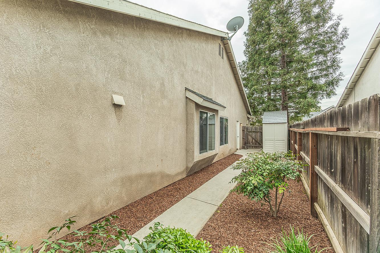 2646 E Lester Ave, Fresno, CA 93720