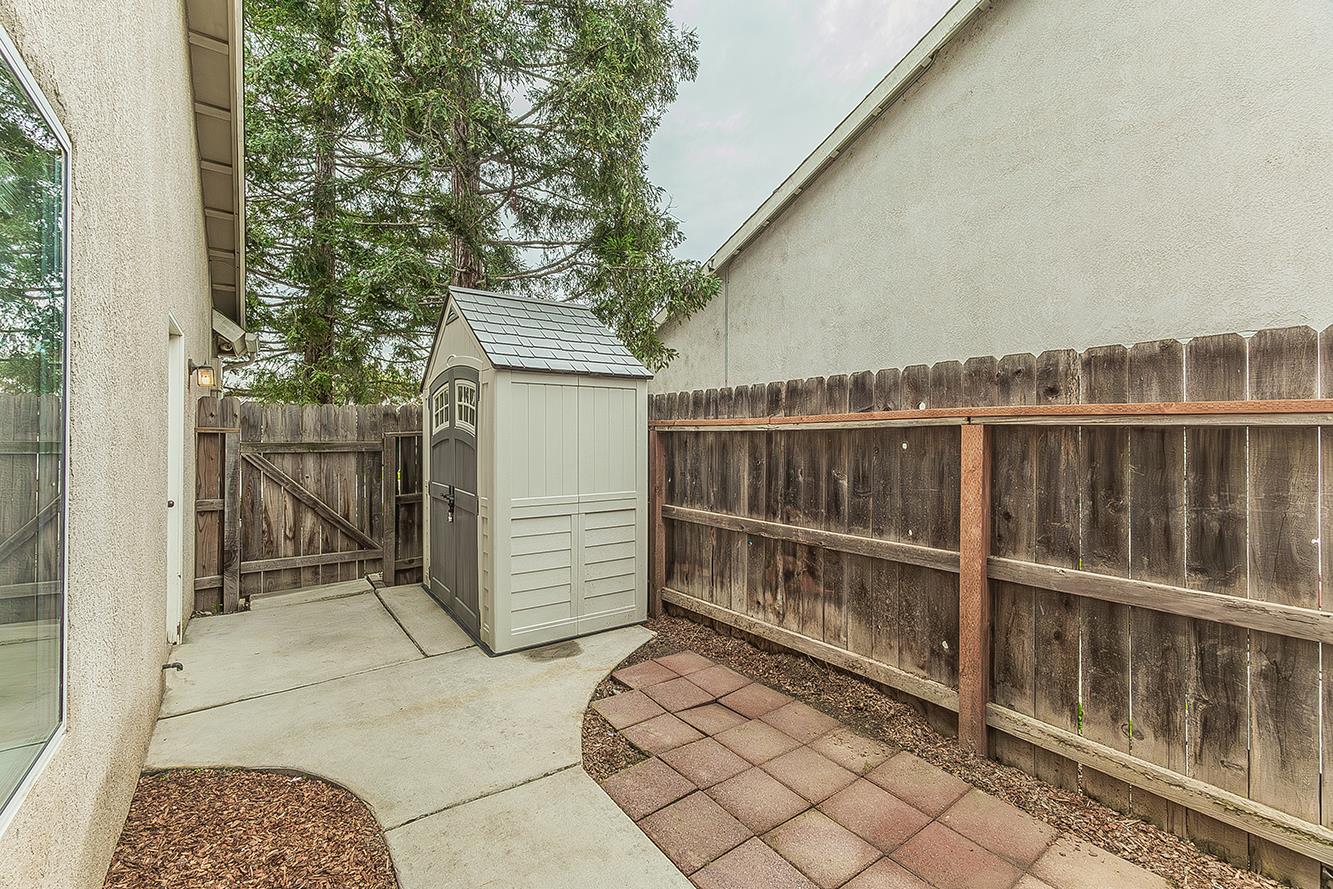 2646 E Lester Ave, Fresno, CA 93720