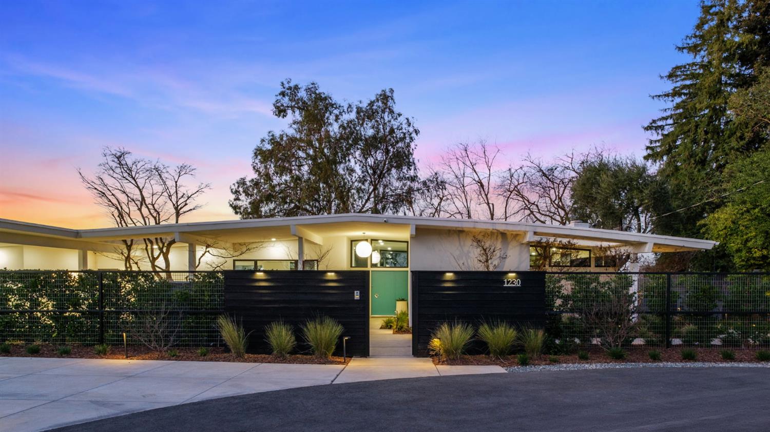 1230 W Moraga Rd, Fresno, CA 93711