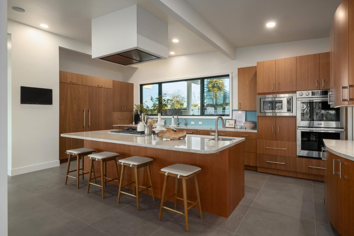 1230 W Moraga Rd, Fresno, CA 93711