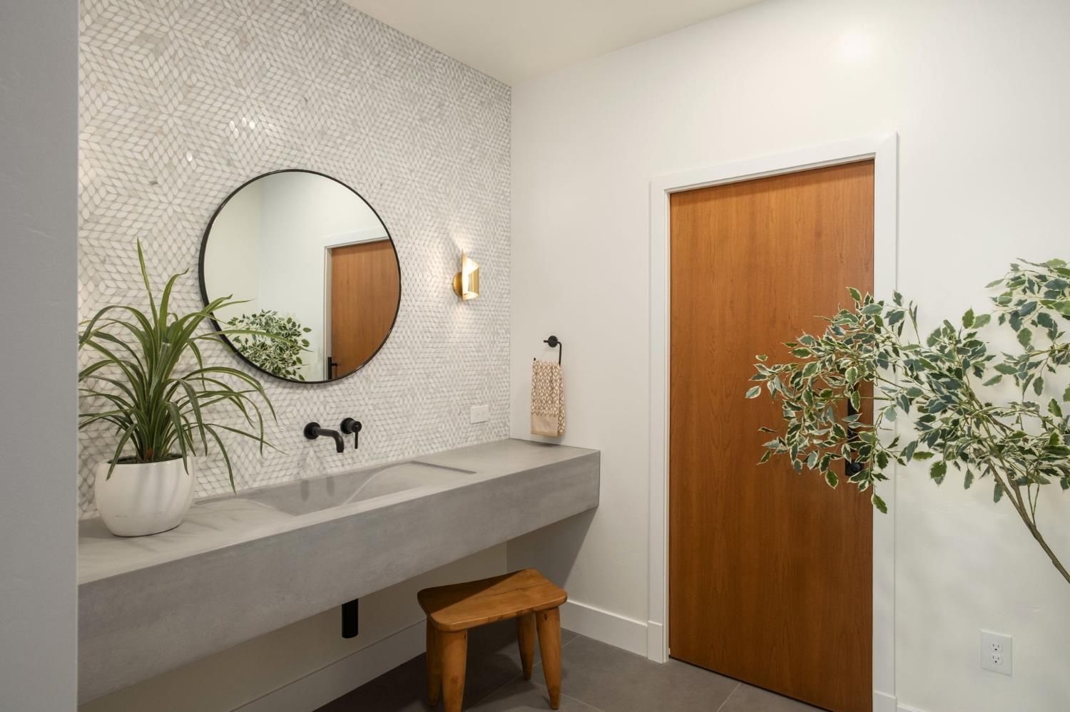 1230 W Moraga Rd, Fresno, CA 93711