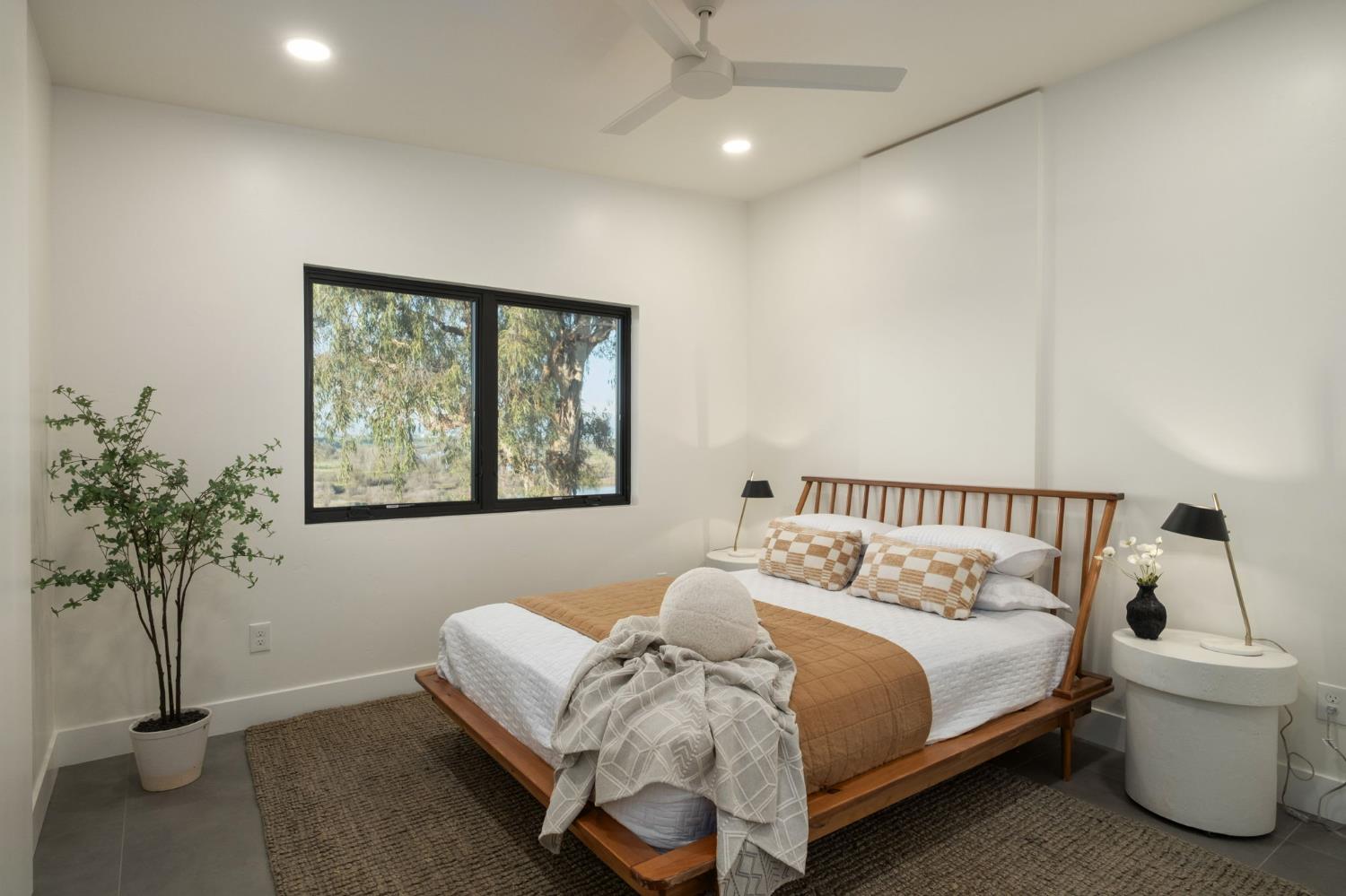 1230 W Moraga Rd, Fresno, CA 93711