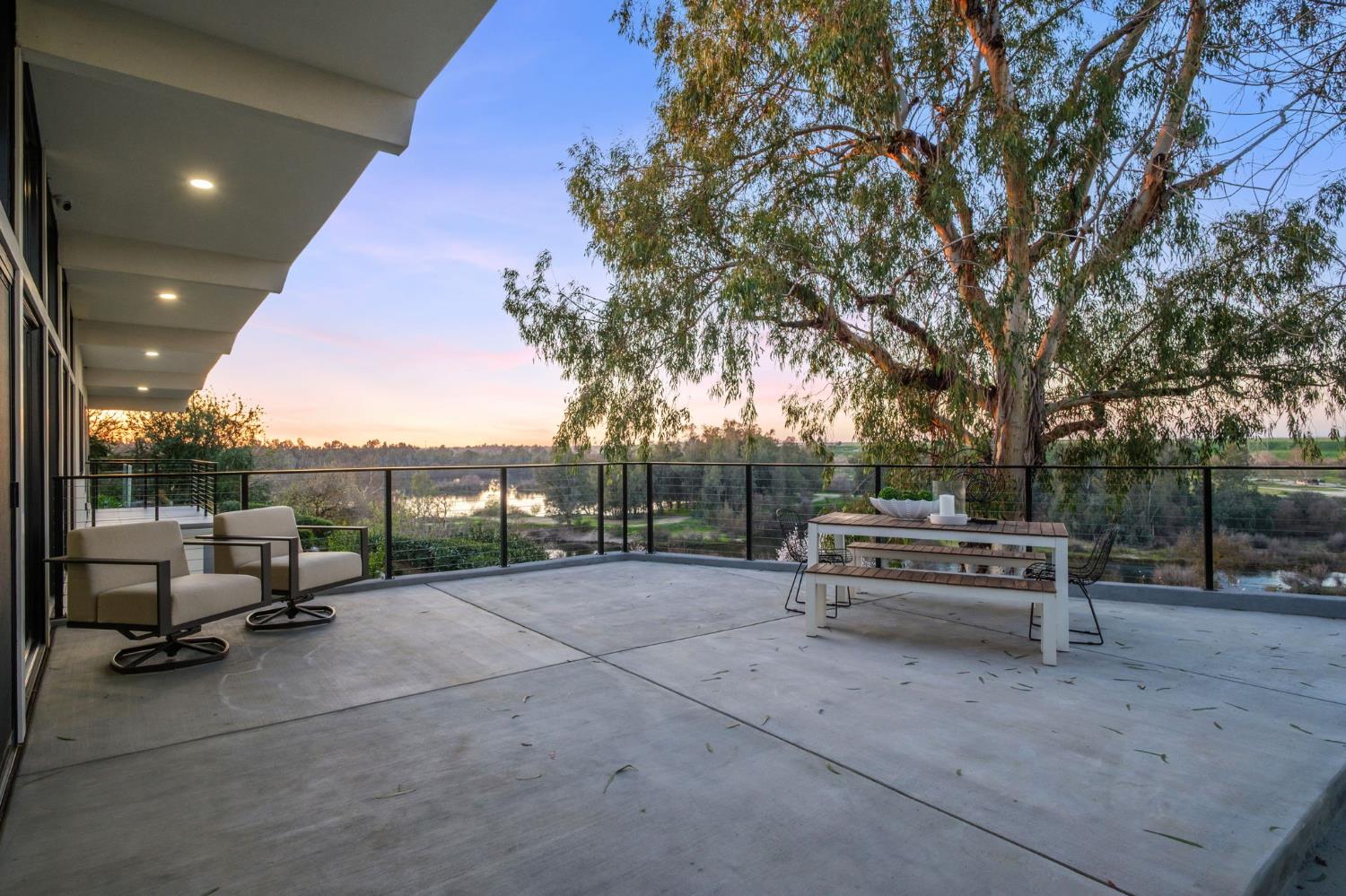 1230 W Moraga Rd, Fresno, CA 93711