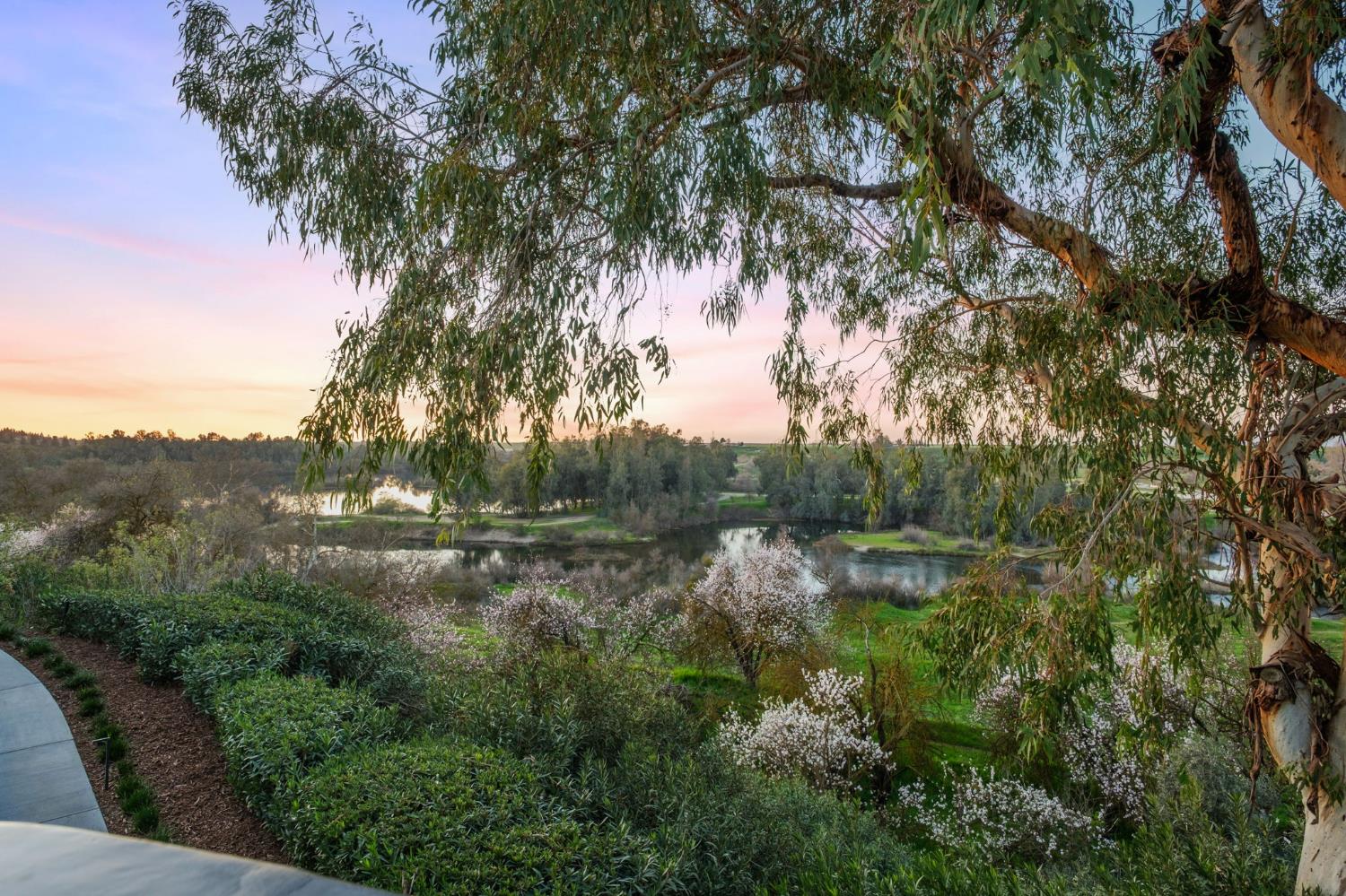 1230 W Moraga Rd, Fresno, CA 93711