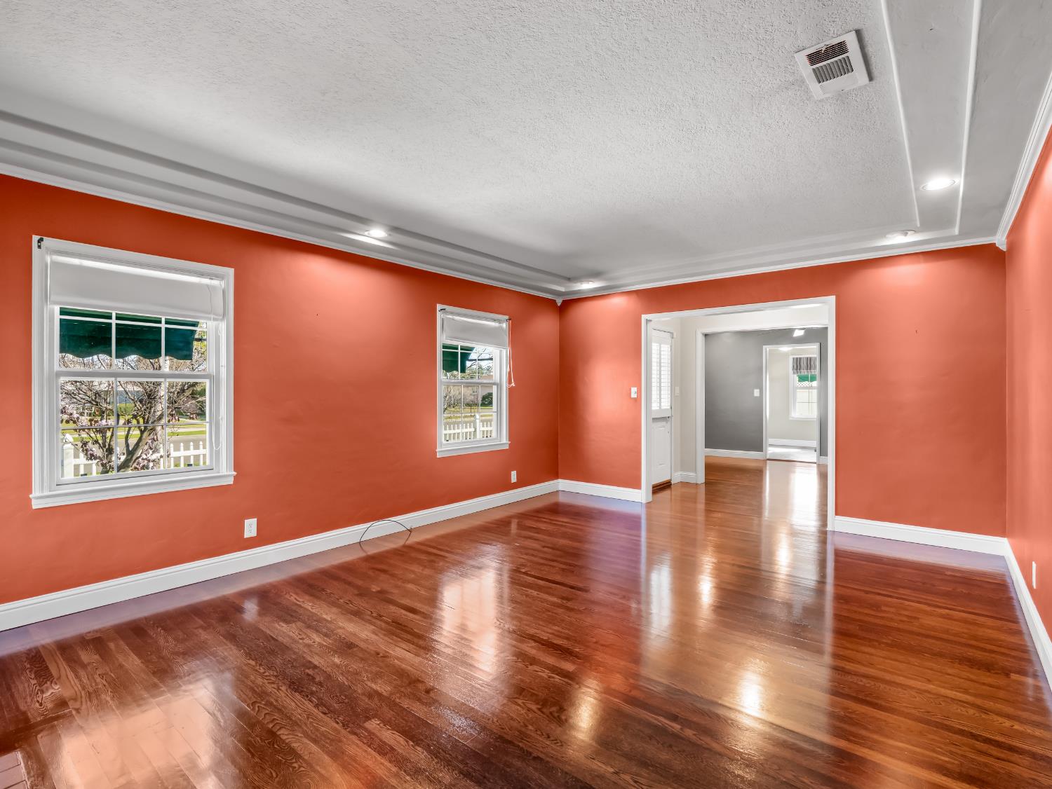 1515 N Vagedes Ave, Fresno, CA 93728