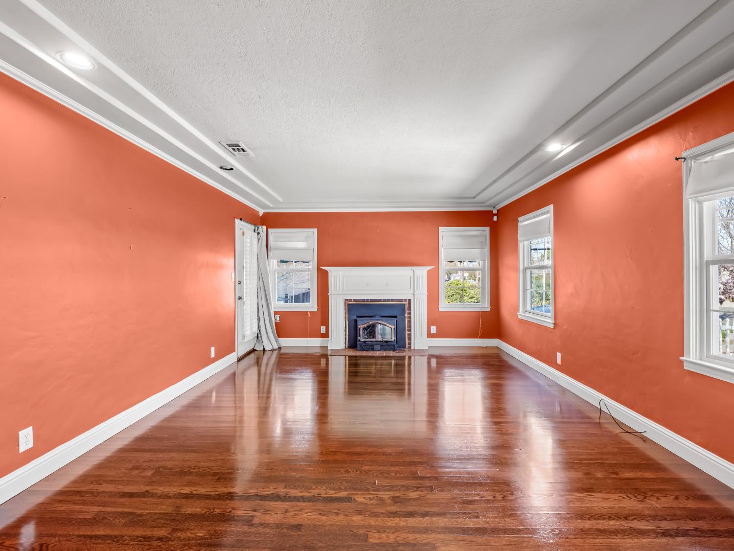 1515 N Vagedes Ave, Fresno, CA 93728