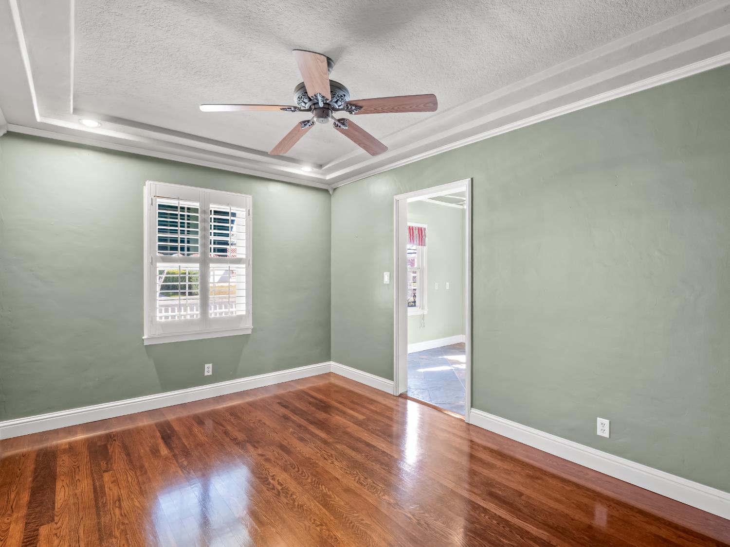 1515 N Vagedes Ave, Fresno, CA 93728