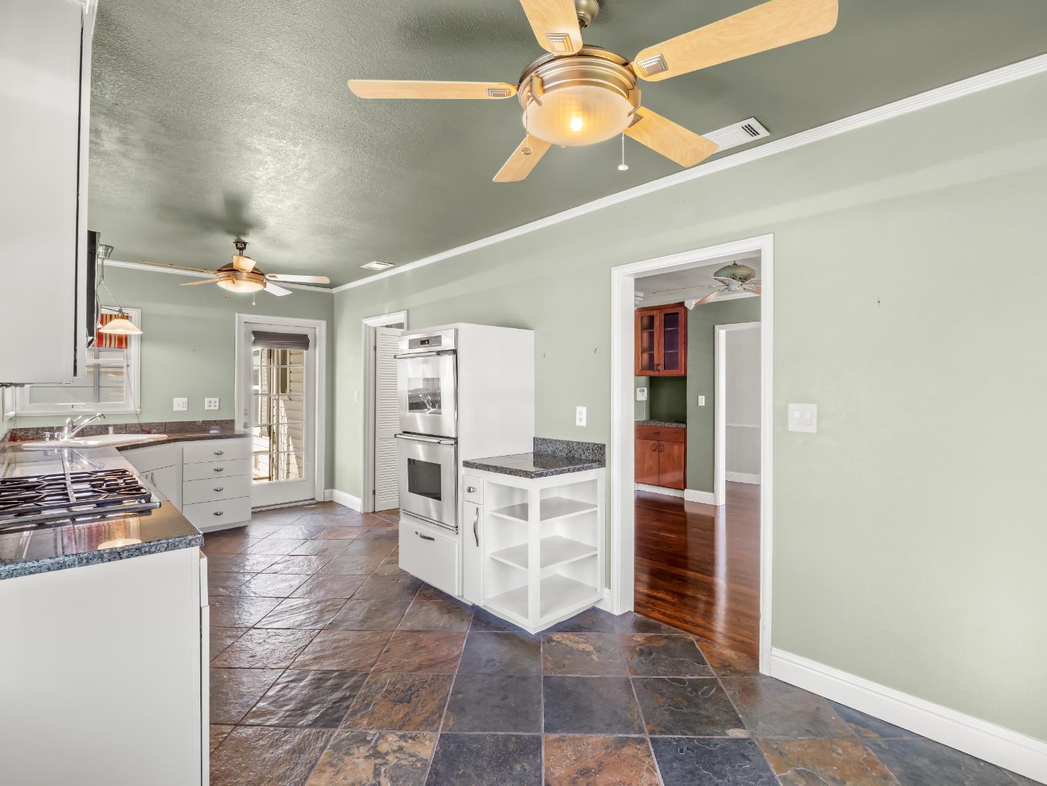 1515 N Vagedes Ave, Fresno, CA 93728