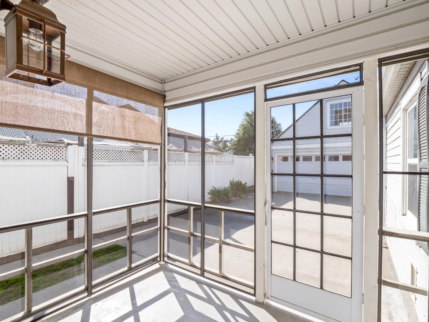 1515 N Vagedes Ave, Fresno, CA 93728