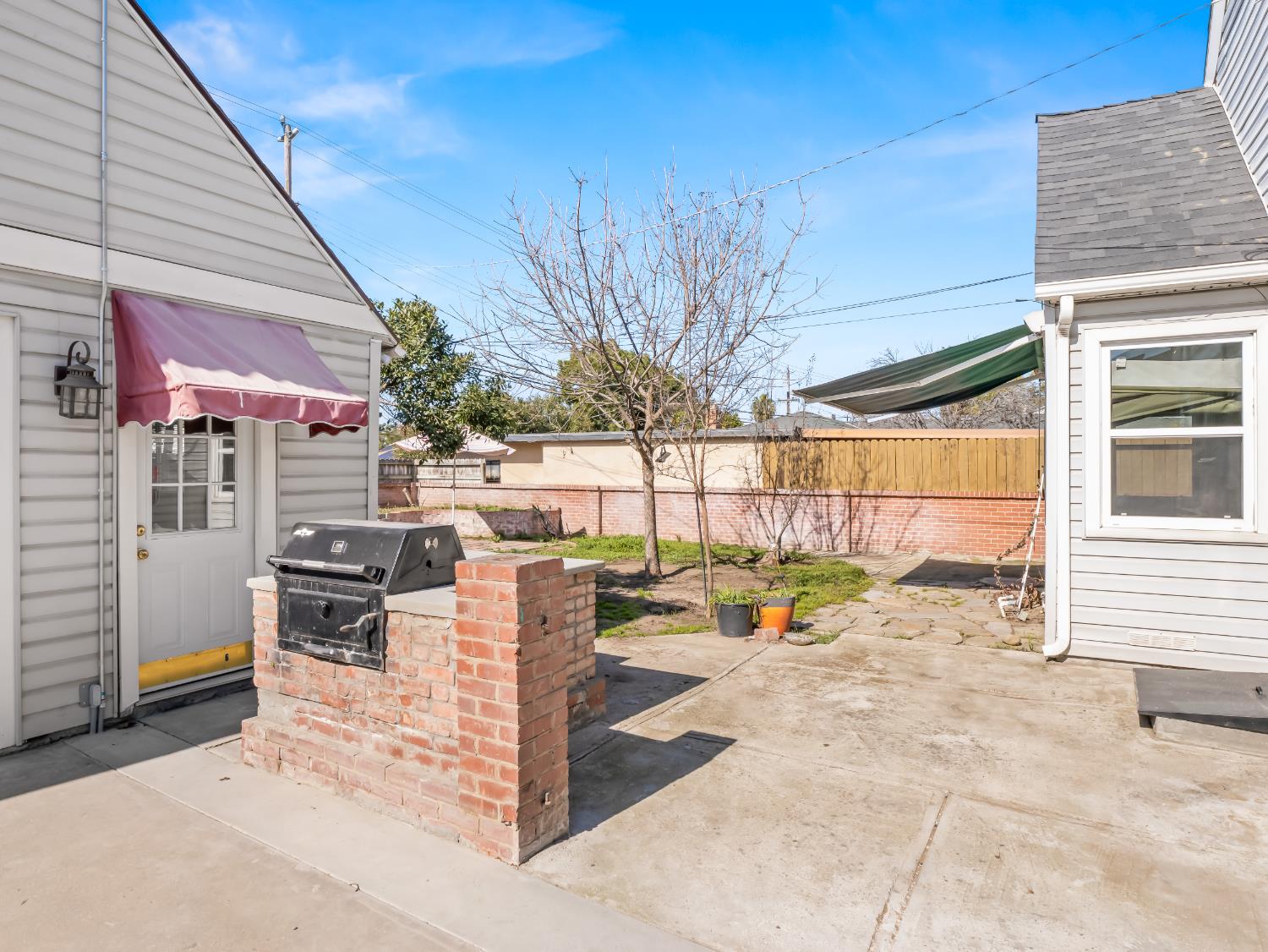 1515 N Vagedes Ave, Fresno, CA 93728