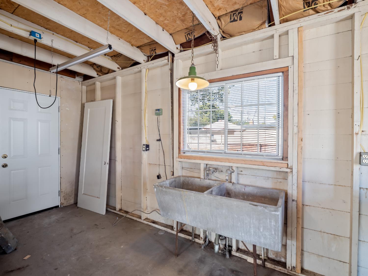 1515 N Vagedes Ave, Fresno, CA 93728