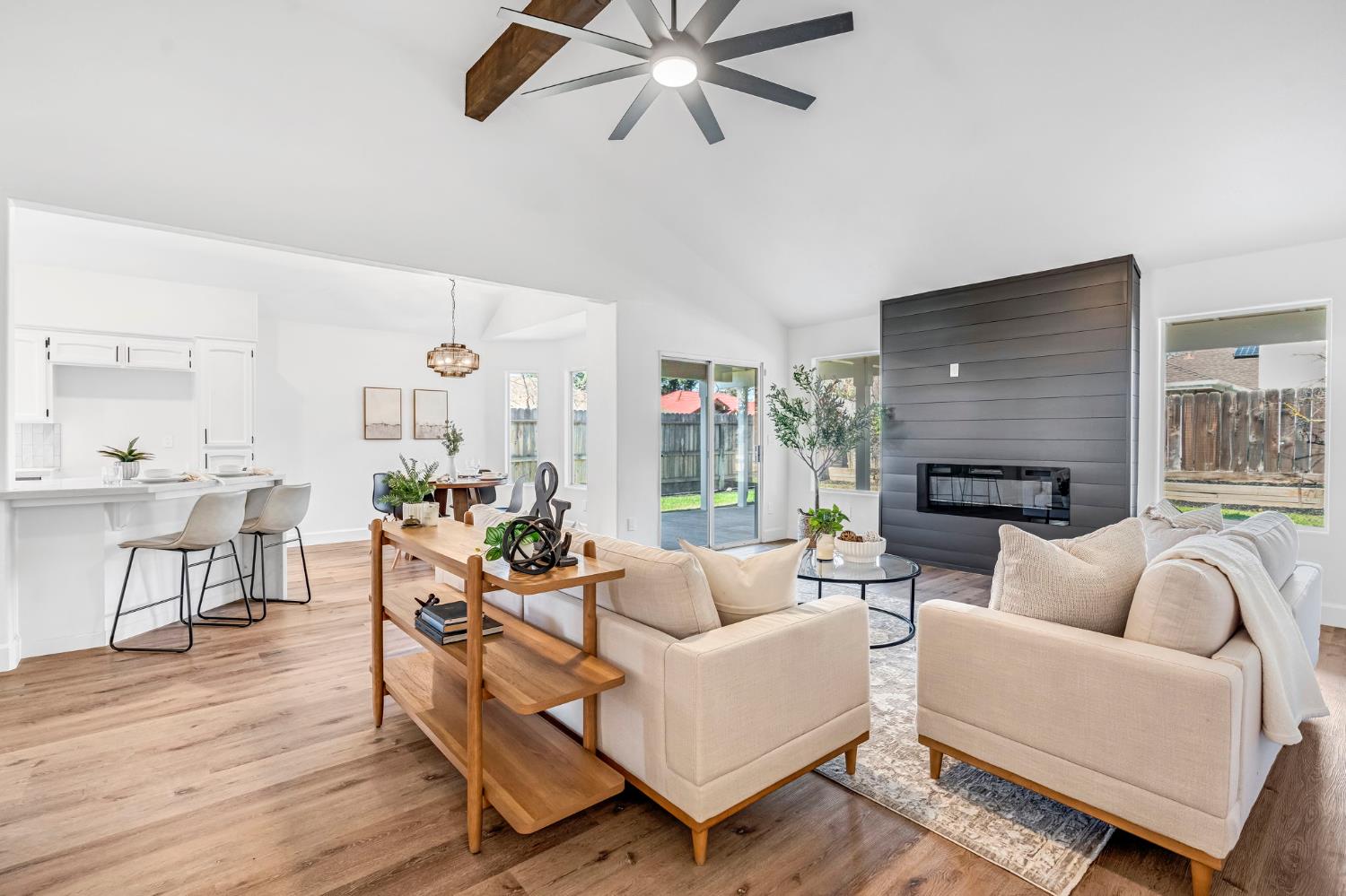 1760 E Omaha Ave, Fresno, CA 93720