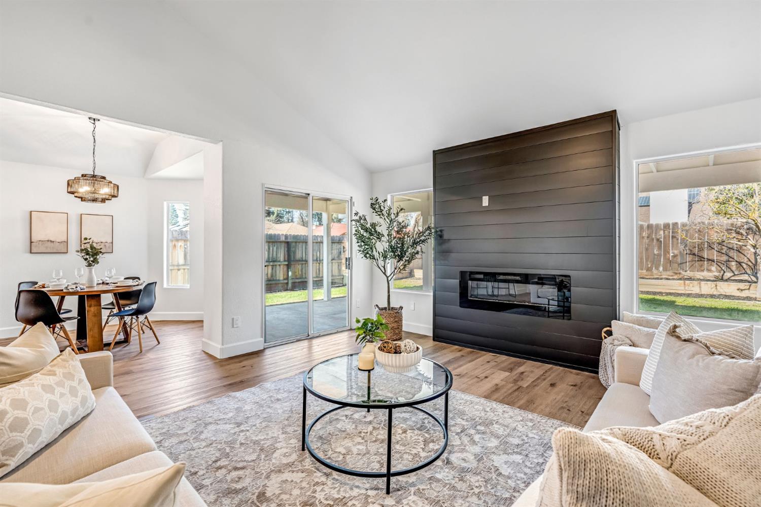 1760 E Omaha Ave, Fresno, CA 93720