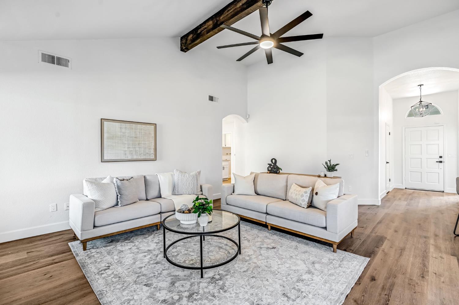 1760 E Omaha Ave, Fresno, CA 93720