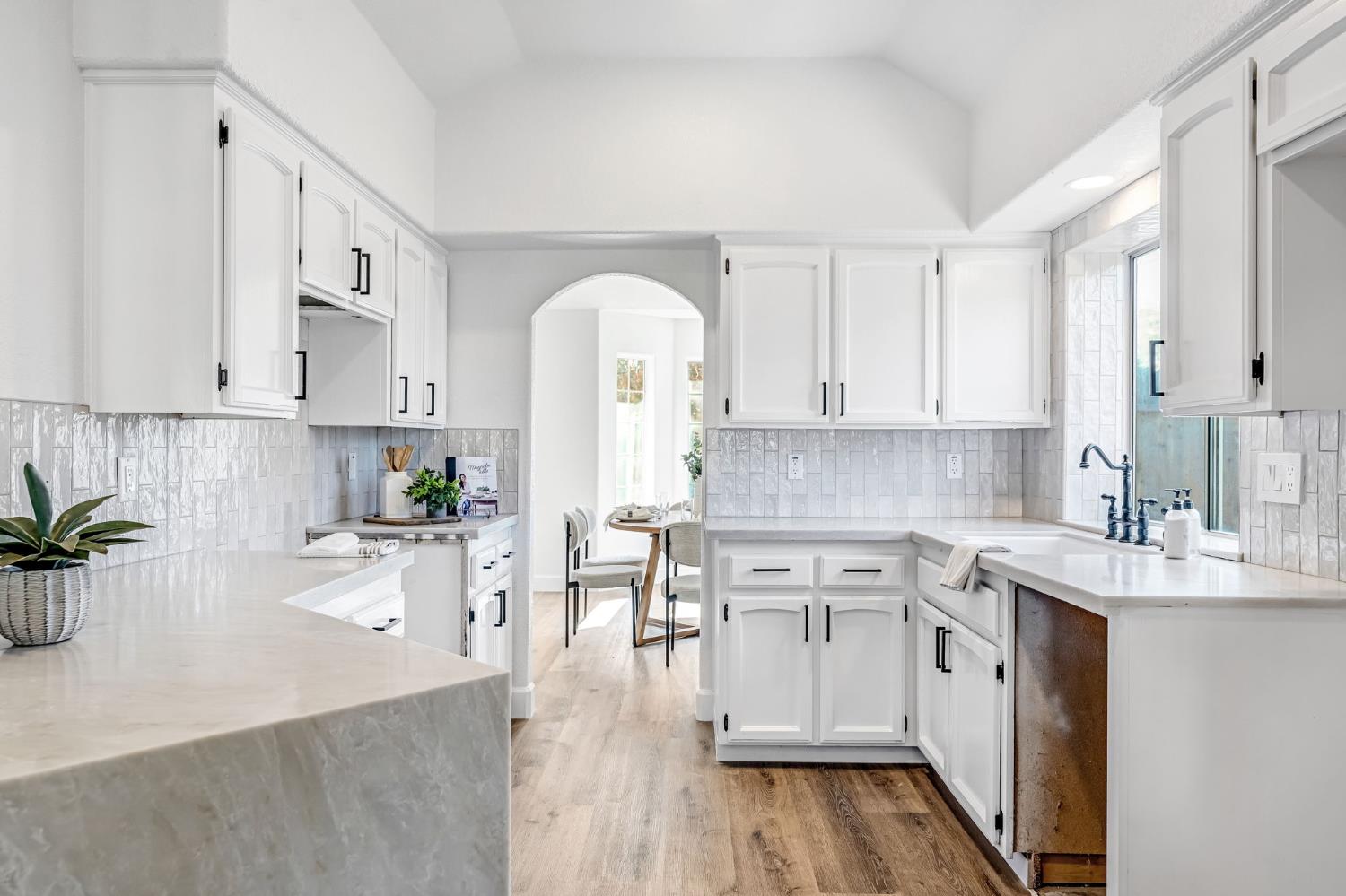 1760 E Omaha Ave, Fresno, CA 93720