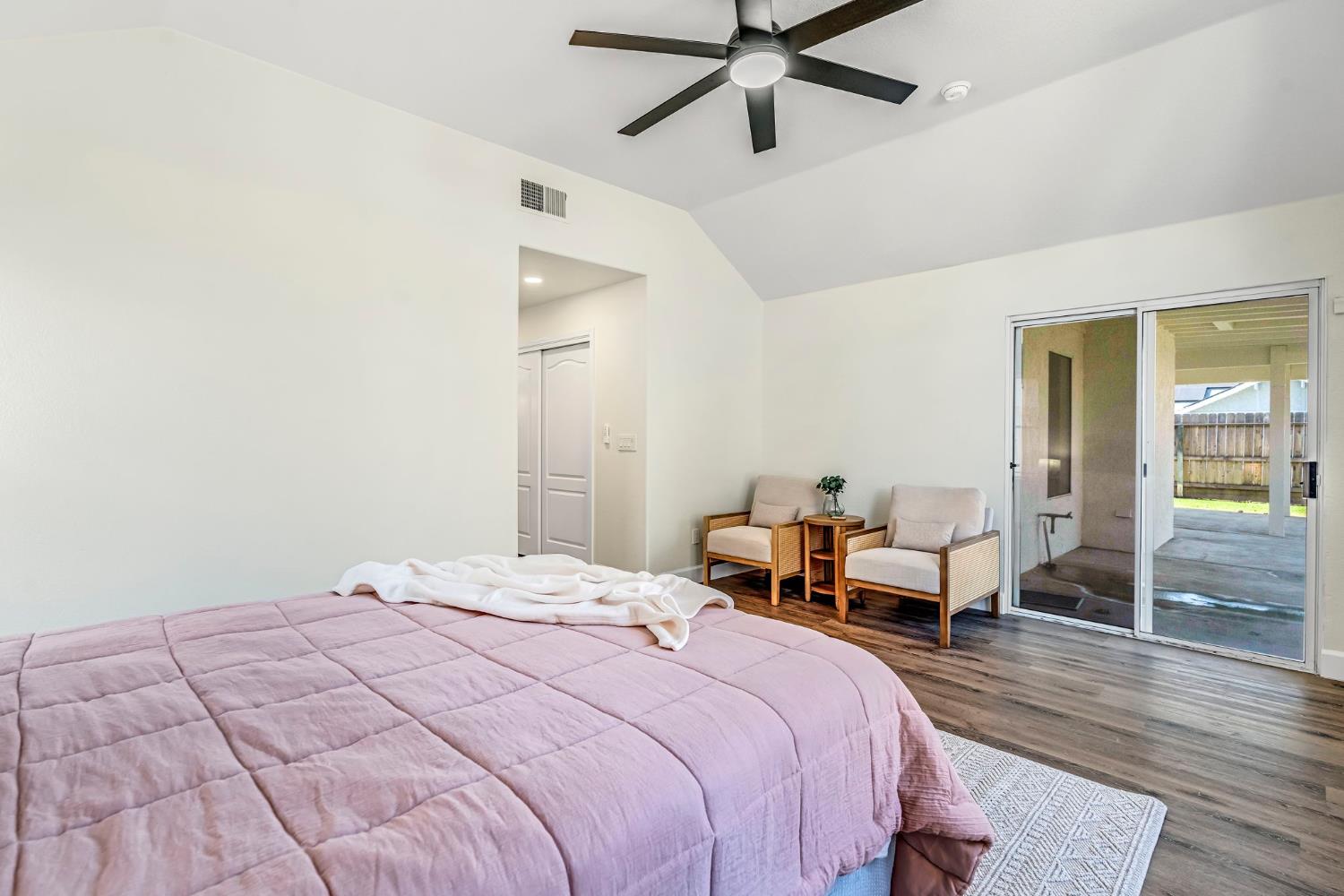 1760 E Omaha Ave, Fresno, CA 93720