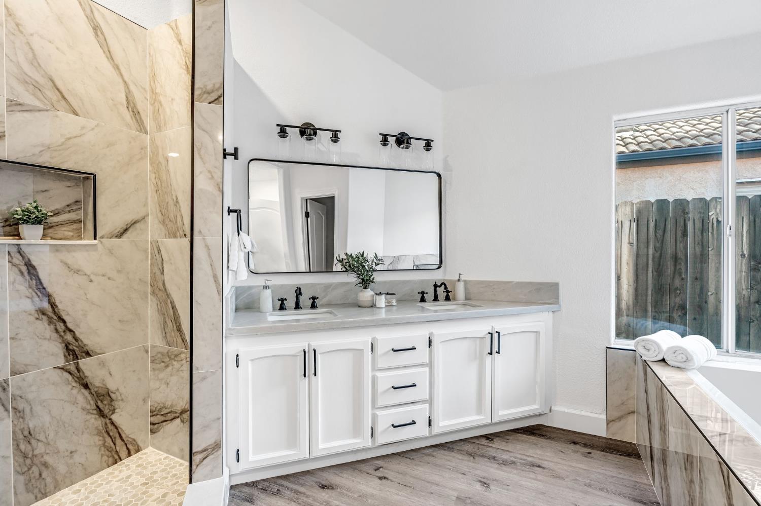 1760 E Omaha Ave, Fresno, CA 93720