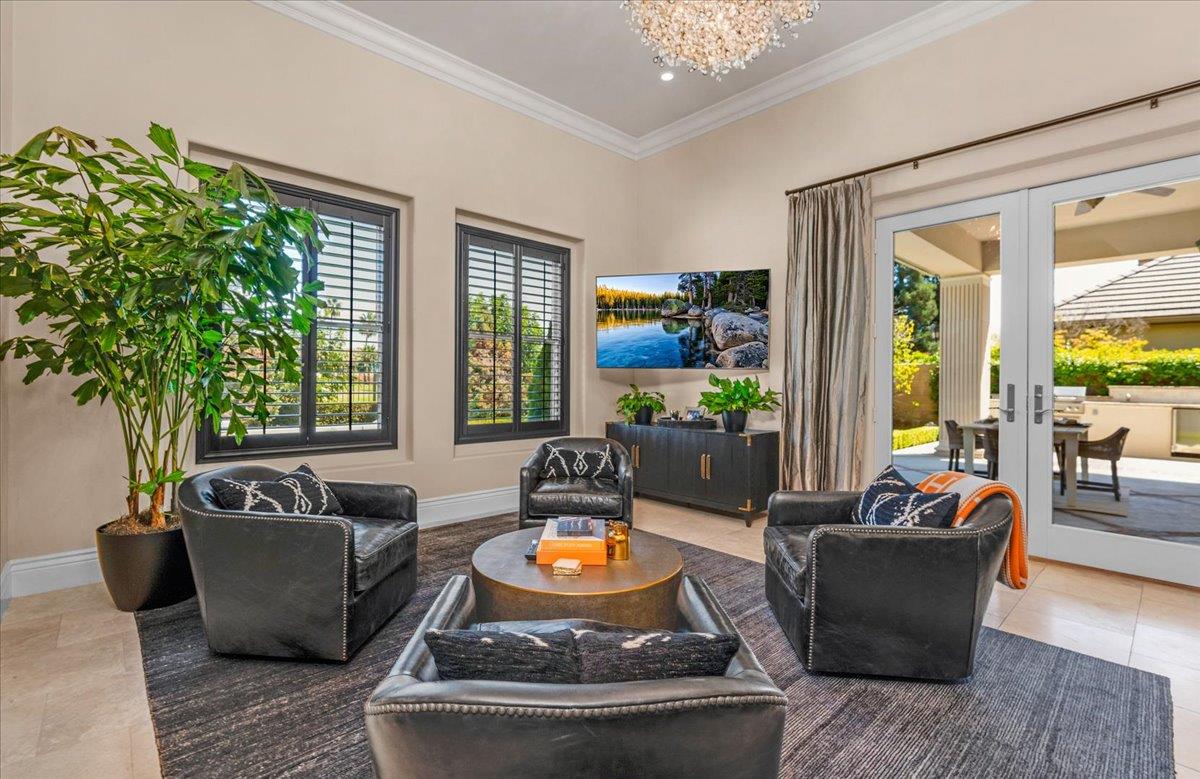 11350 N Glencastle Way, Fresno, CA 93730