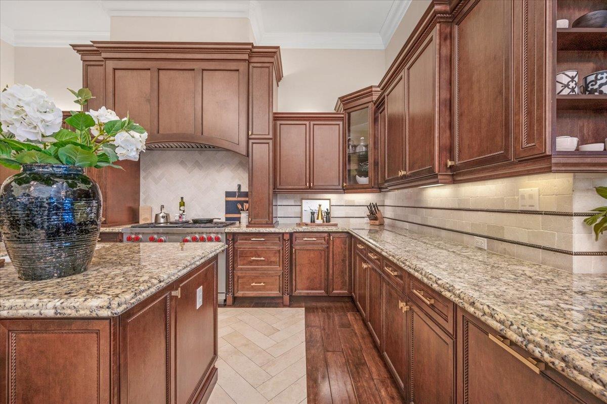 11350 N Glencastle Way, Fresno, CA 93730