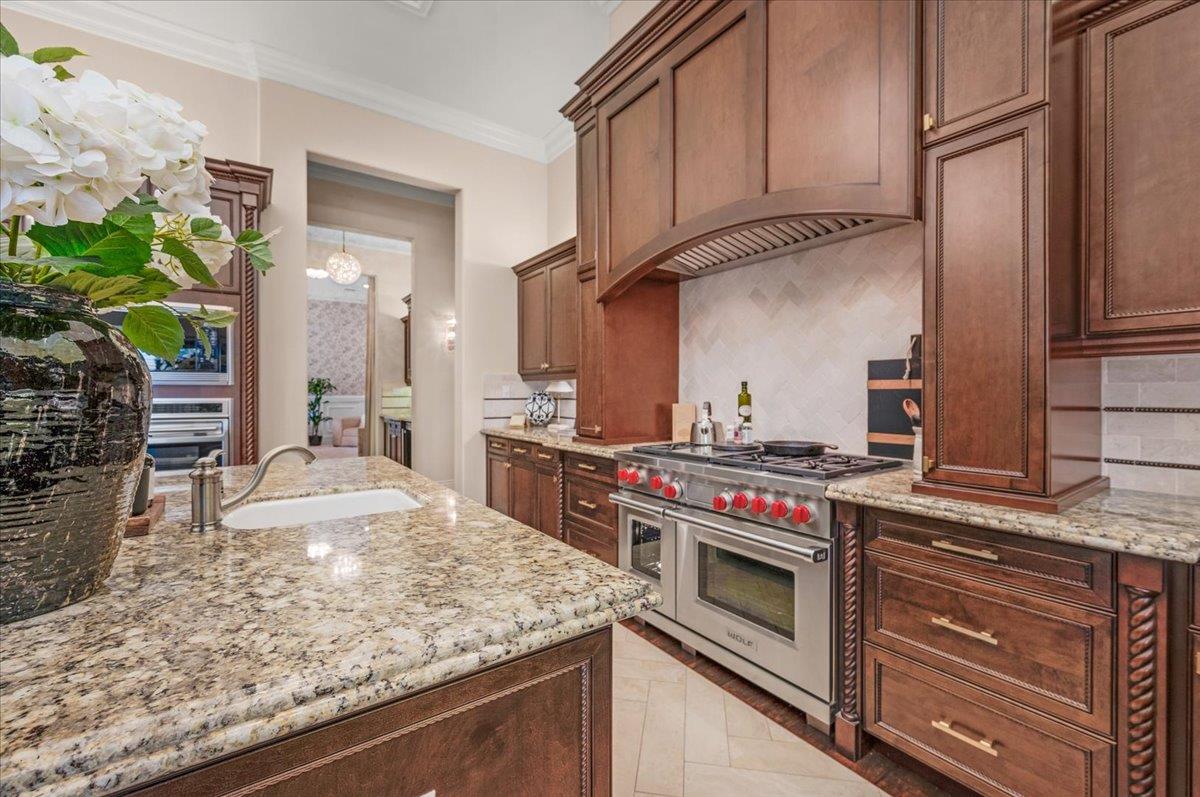 11350 N Glencastle Way, Fresno, CA 93730