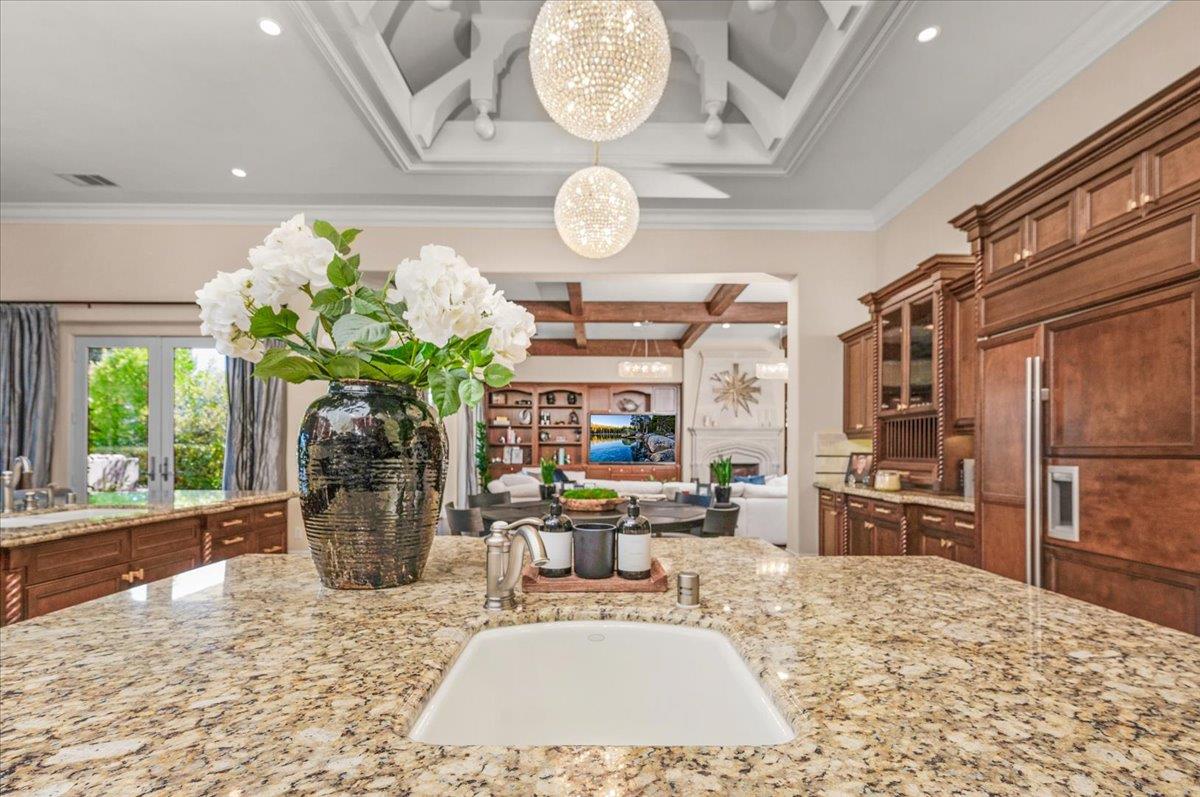 11350 N Glencastle Way, Fresno, CA 93730