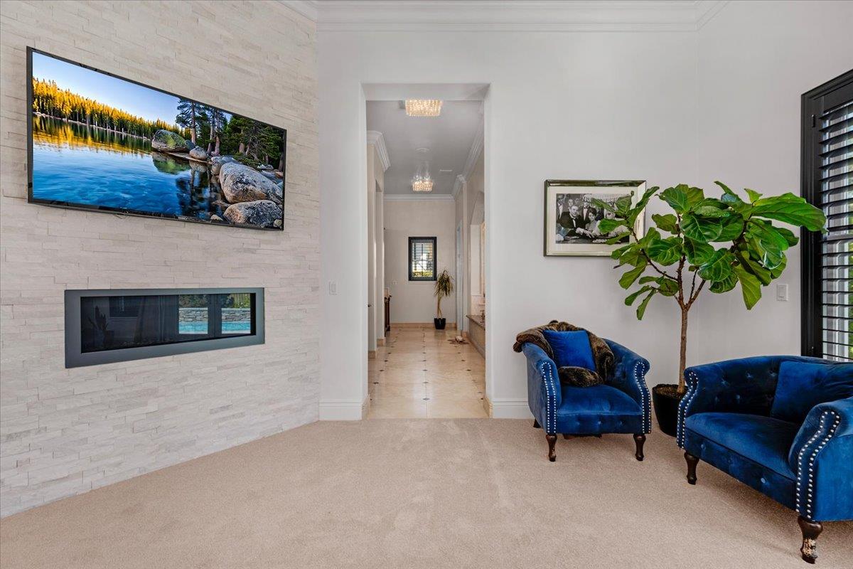 11350 N Glencastle Way, Fresno, CA 93730