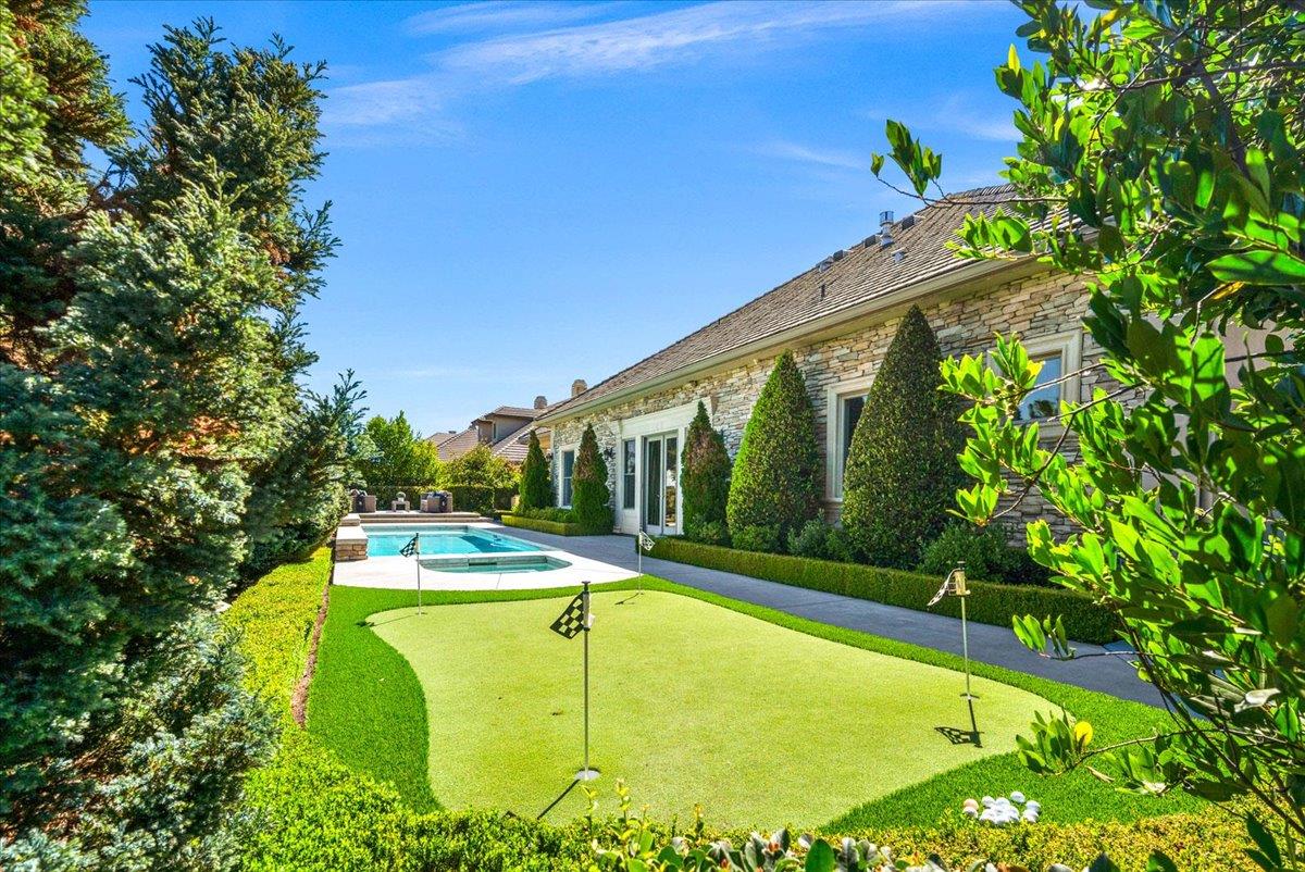 11350 N Glencastle Way, Fresno, CA 93730