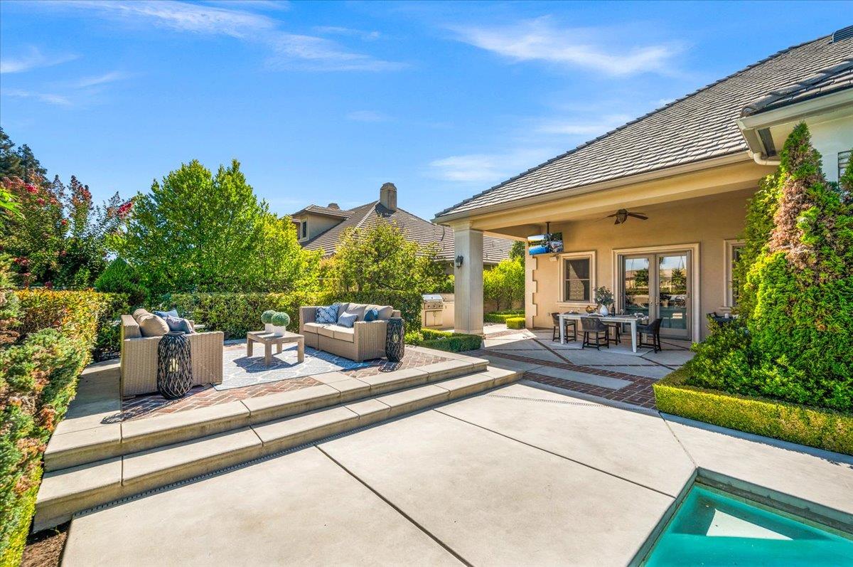 11350 N Glencastle Way, Fresno, CA 93730