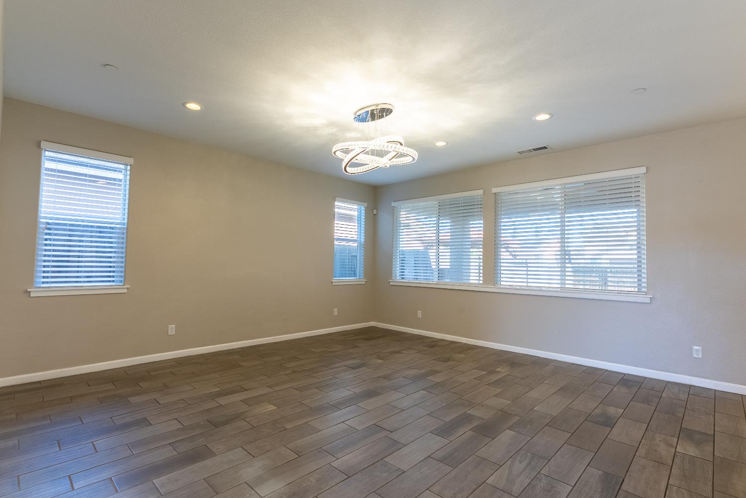 5865 E Beck Ave, Fresno, CA 93727